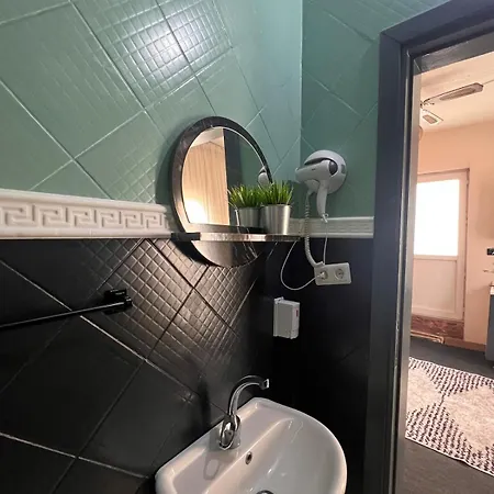 Historical Flat Close To Istiklal Avenue דירה